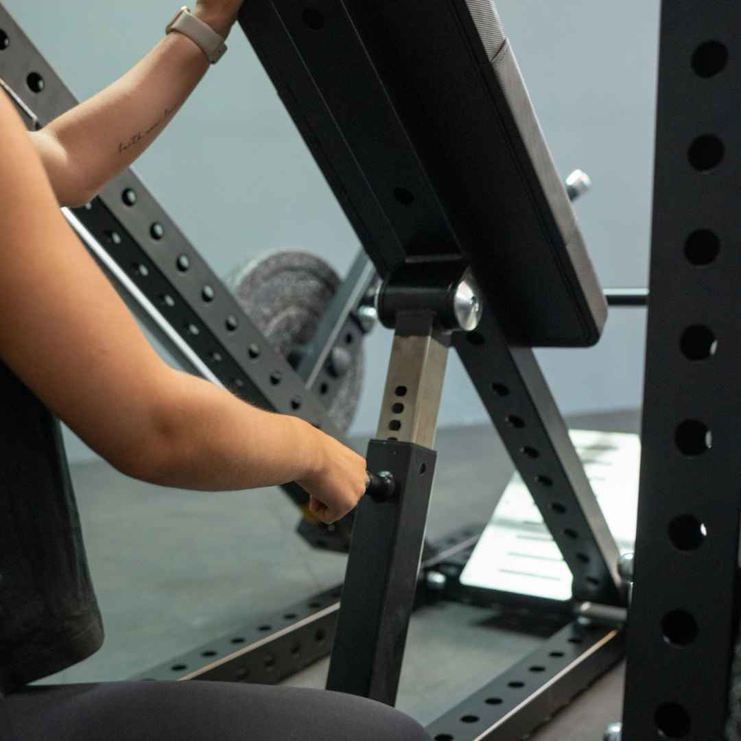 Back Row Smith Machine - Plate Loaded