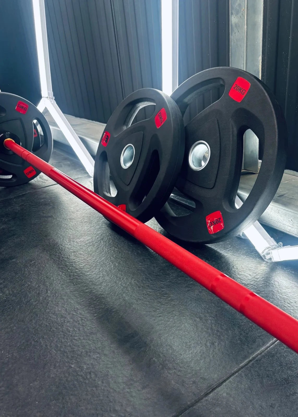 100kg Tri Grip Olympic Weight Plates with Red and Black 7ft Barbell and Collars - BlackBear Fitness