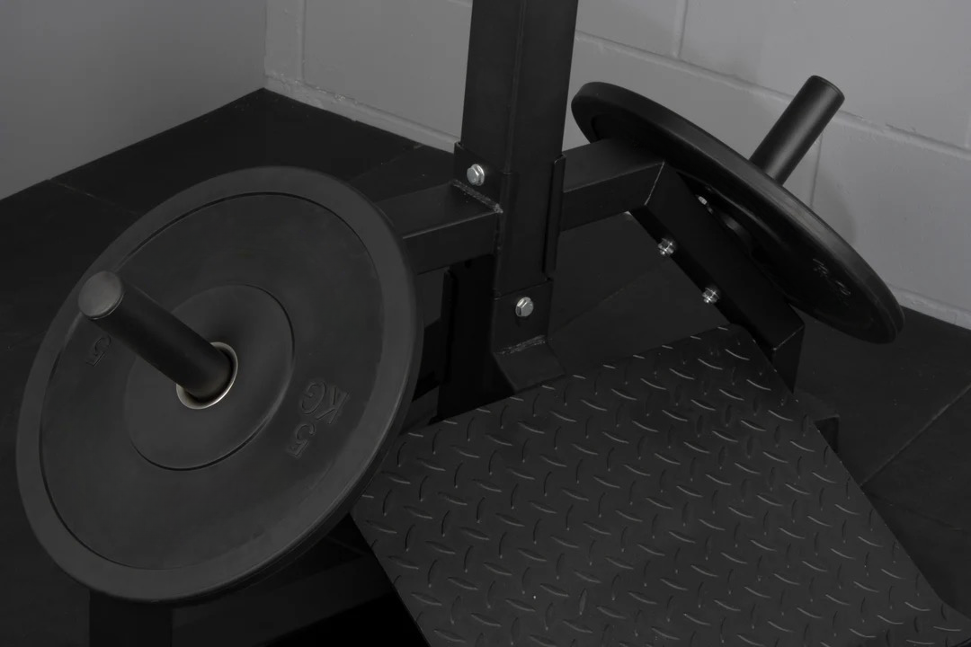 Leverage / Pendulum Squat Machine