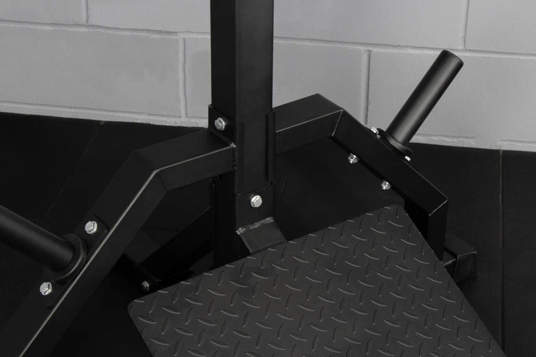 Leverage / Pendulum Squat Machine